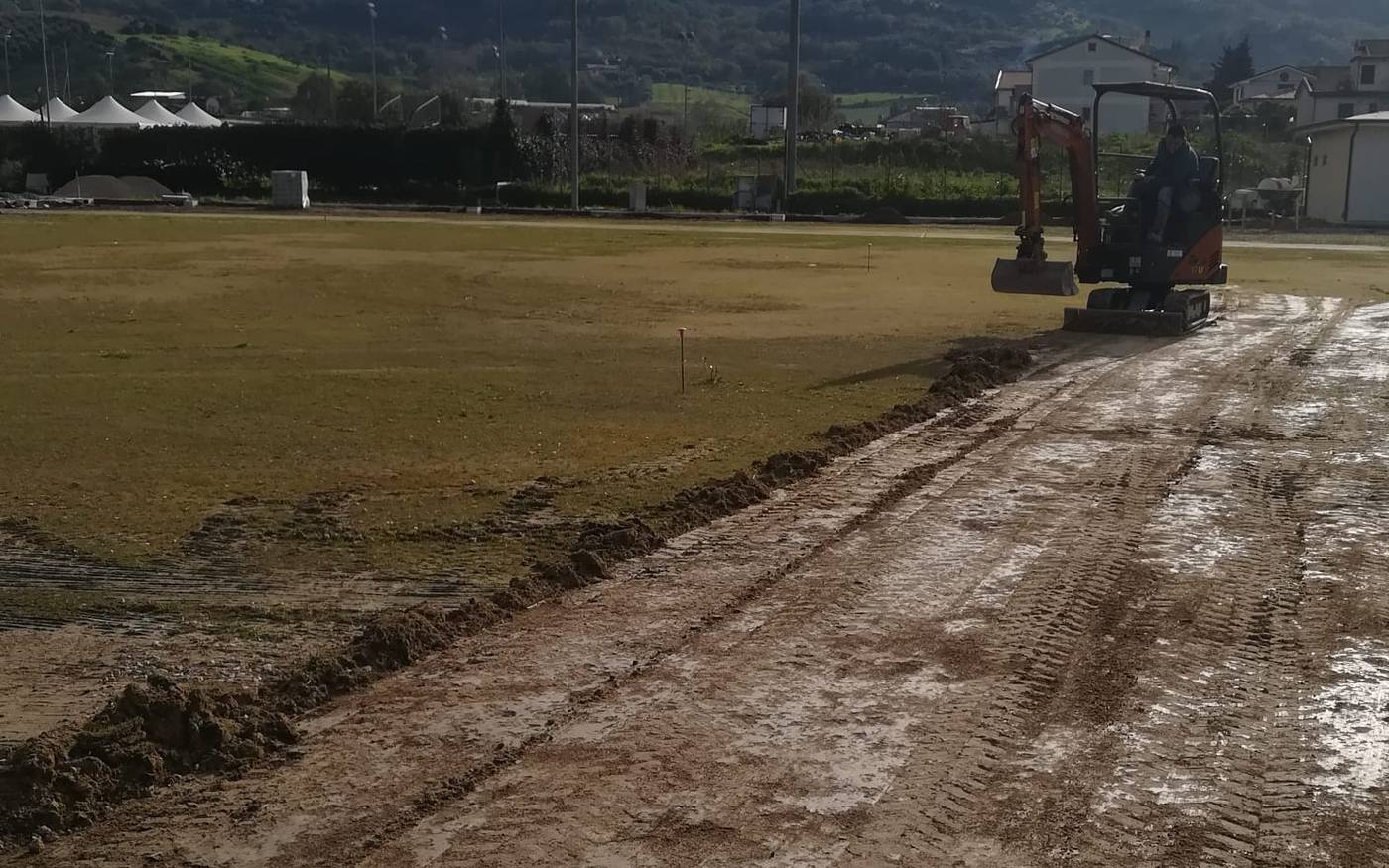Sbancamento con mezzo proprio su un terreno privato recintato