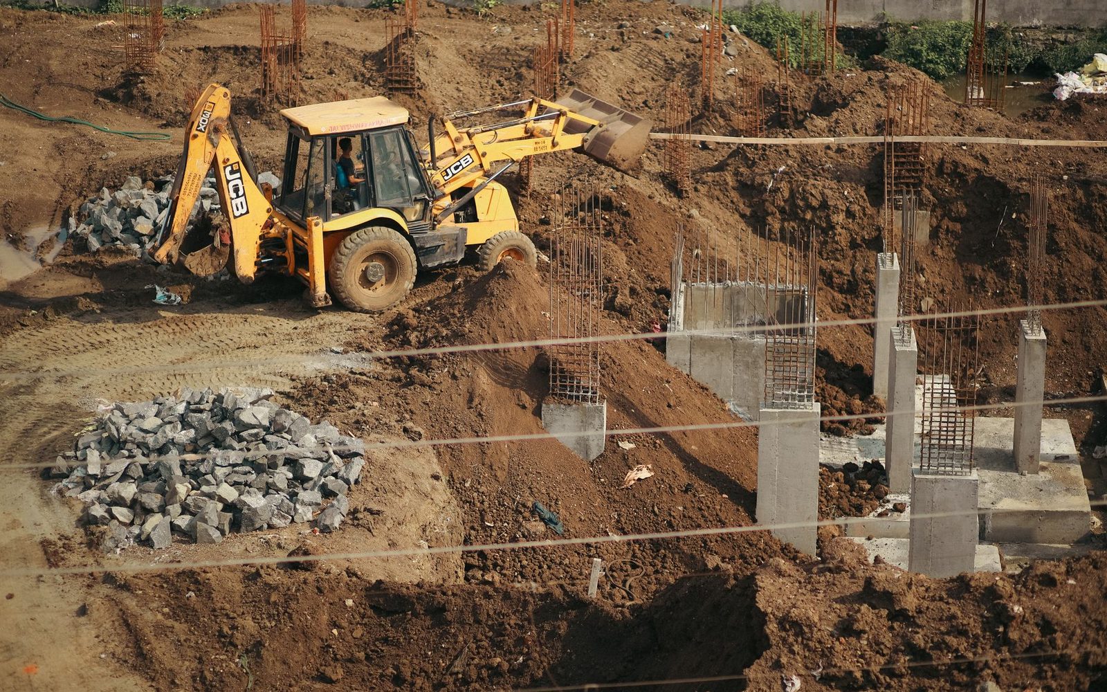 Cantiere con opere di fondazione nella provincia di Salerno